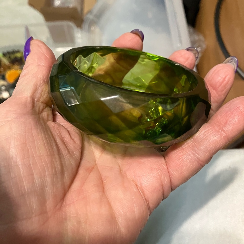 Vintage faceted clear green lucite bangle bracelet